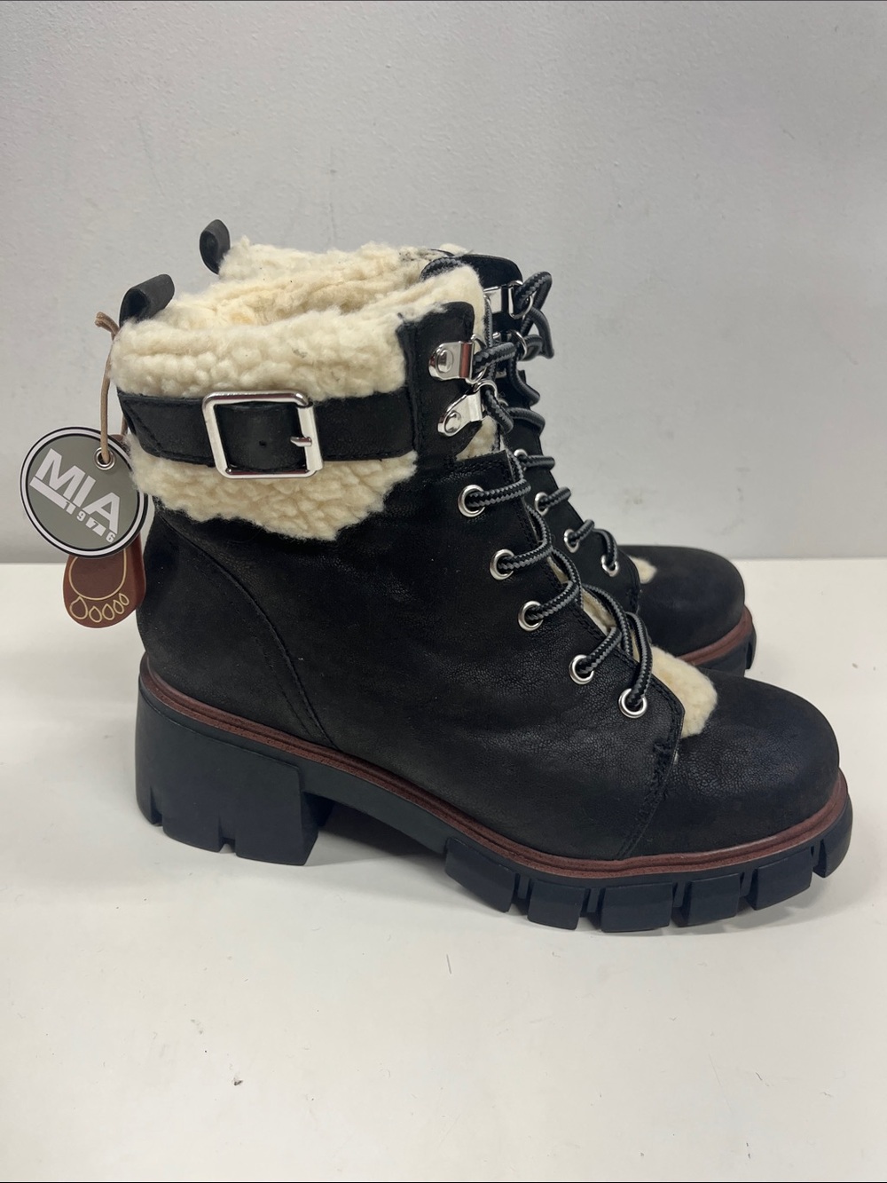 NWT Mia Womens Coen Black Faux Suede Lugged Sole Combat & Lace-up Boots Size 6